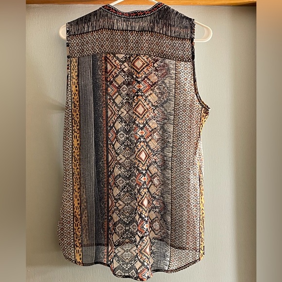 db est in 1962 Med Sheer Sleeveless Printed Textile Top w/Embroidery and Buttons - Picture 5 of 5